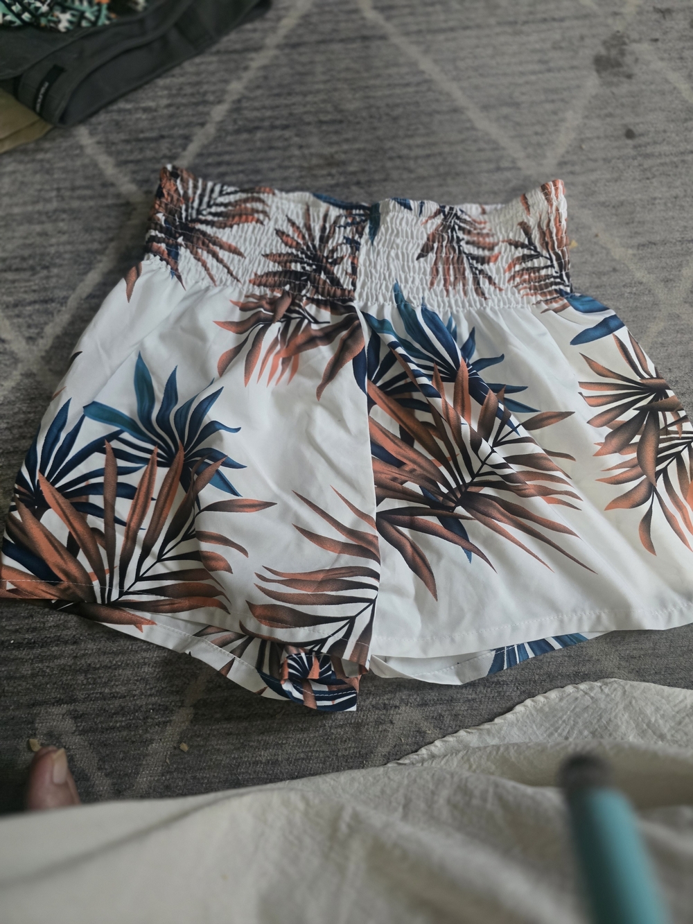 SHEIN White Tropical Palm Print Smocked Waist Shorts